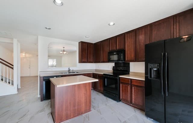 4-bedroom rental at 426 Reba in Converse, TX — photo 5