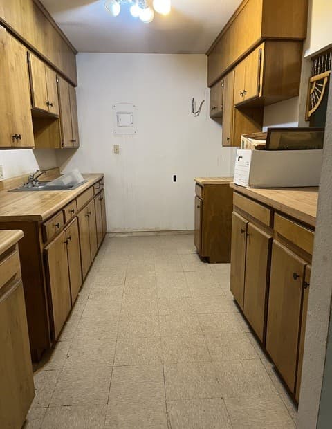 Home for sale at 212 S Apple St in Pearsall, TX — photo 2