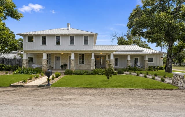 Home for sale at 824 High St in Comfort, TX — photo 2