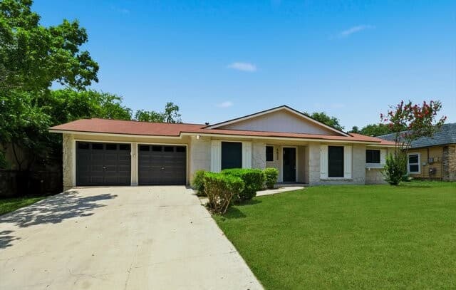 Home for sale at 6835 Twin Lake Dr in San Antonio, TX — photo 2