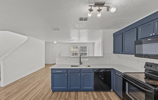 Home for sale at 136 Gatewood Bay in Cibolo, TX — photo 4