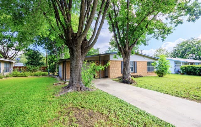 Home for sale at 315 Cresham Dr in San Antonio, TX — photo 2