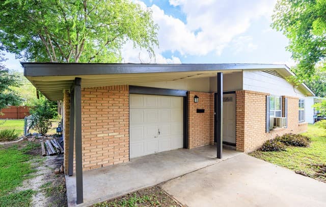Home for sale at 315 Cresham Dr in San Antonio, TX — photo 4
