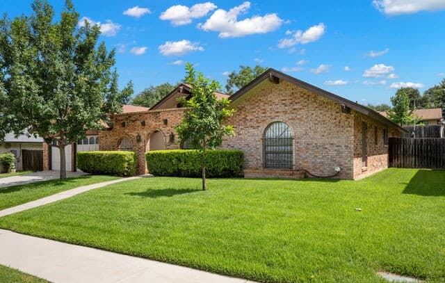 Home for sale at 6339 Pickering Dr in San Antonio, TX — photo 3