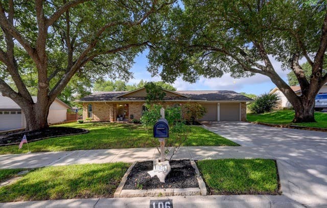 4-bedroom home for sale at 106 Barcelona Drive in Universal City TX