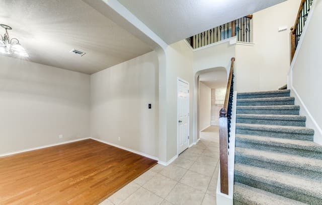 Home for sale at 302 Eglington Way in Cibolo, TX — photo 3