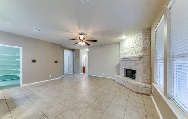 Home for sale at 302 Eglington Way in Cibolo, TX — photo 5