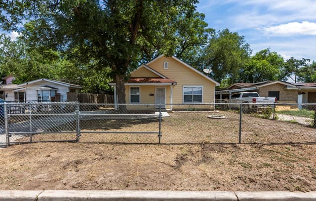 Home for sale at 123 Fran Fran St in San Antonio, TX — photo 3