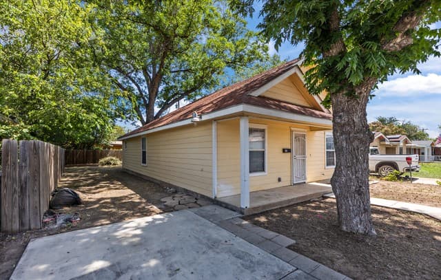 Home for sale at 123 Fran Fran St in San Antonio, TX — photo 4