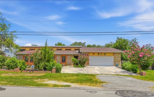 Home for sale at 10914 Link in San Antonio, TX — photo 3