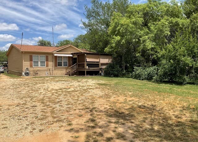 Home for sale at 139 Country View in Floresville, TX — photo 2