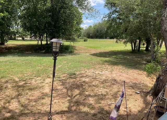 Home for sale at 139 Country View in Floresville, TX — photo 3