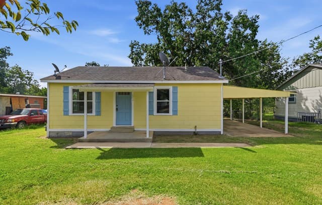 Home for sale at 11590 S Foster Rd in San Antonio, TX — photo 1