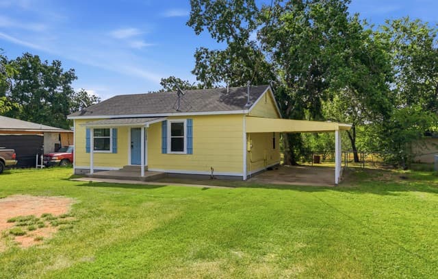 Home for sale at 11590 S Foster Rd in San Antonio, TX — photo 5