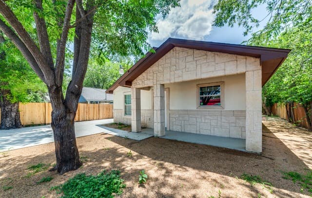 Home for sale at 651 N San Augustine Ave in San Antonio, TX — photo 2