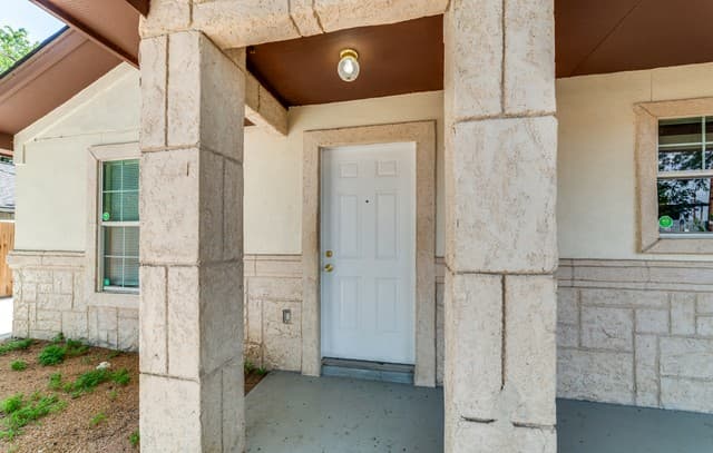 Home for sale at 651 N San Augustine Ave in San Antonio, TX — photo 5