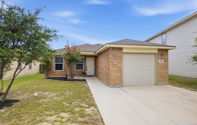 3-bedroom home for sale at 11215 Dublin Woods in San Antonio TX