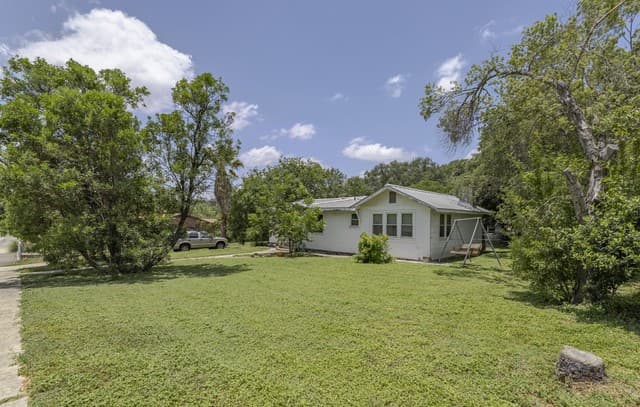 Home for sale at 245 Concord Pl in Balcones Heights, TX — photo 2