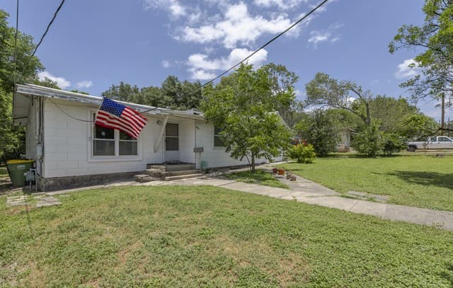 Home for sale at 245 Concord Pl in Balcones Heights, TX — photo 3