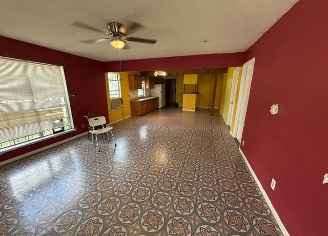 Home for sale at 378 N San Ignacio in San Antonio, TX — photo 4