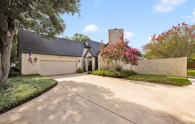 Home for sale at 105 Village Path in Castroville, TX — photo 1