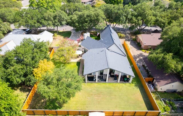 Home for sale at 105 Village Path in Castroville, TX — photo 3