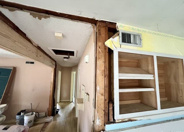 Home for sale at 222 Golden Crown Dr in San Antonio, TX — photo 4