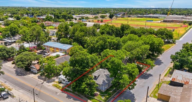 Home for sale at 3201 S Flores St in San Antonio, TX — photo 1