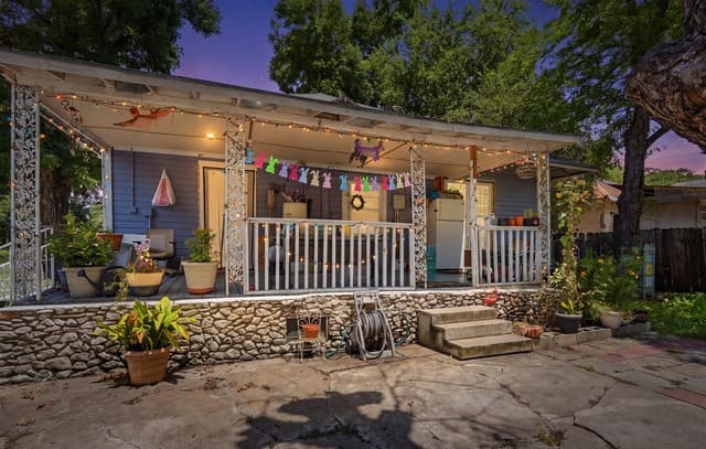 Home for sale at 3201 S Flores St in San Antonio, TX — photo 3