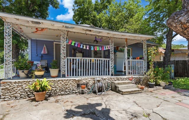 Home for sale at 3201 S Flores St in San Antonio, TX — photo 5