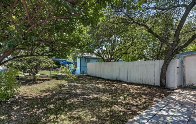 Home for sale at 736 S San Eduardo Ave in San Antonio, TX — photo 4