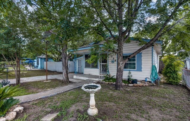 Home for sale at 736 S San Eduardo Ave in San Antonio, TX — photo 5