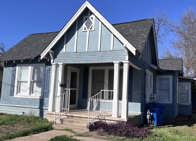 Home for sale at 215 Jennings in San Antonio, TX — photo 1