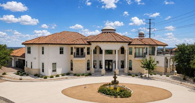 Home for sale at 423 Tulorosa Rdg in Helotes, TX — photo 4