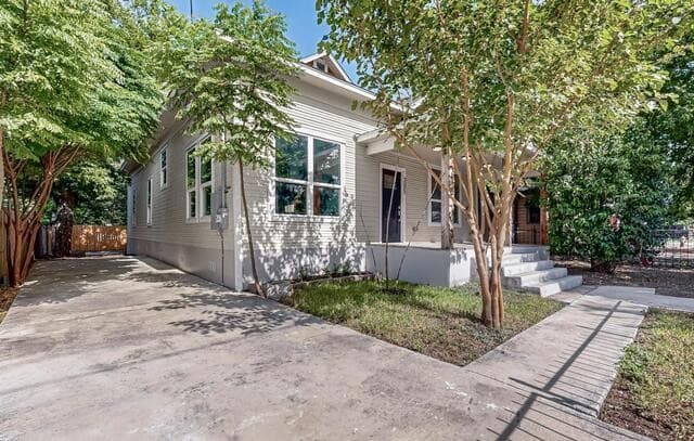 Home for sale at 305 Spruce St in San Antonio, TX — photo 1