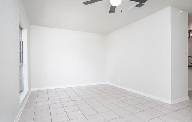 Home for sale at 221 Meadow Ln in Schertz, TX — photo 4