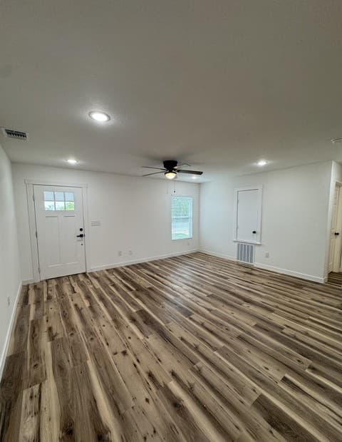 Home for sale at 925 Coleman St in Poteet, TX — photo 3