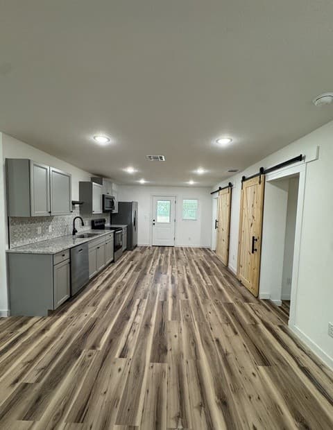 Home for sale at 925 Coleman St in Poteet, TX — photo 5
