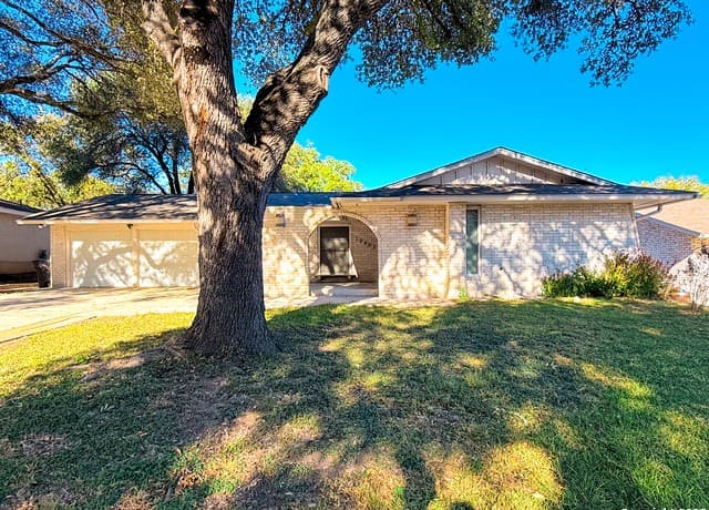 Home for sale at 10402 Redlawn Dr in San Antonio, TX — photo 1