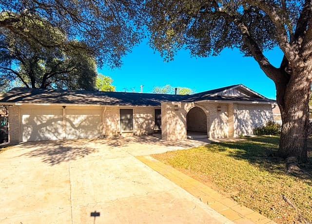 Home for sale at 10402 Redlawn Dr in San Antonio, TX — photo 2