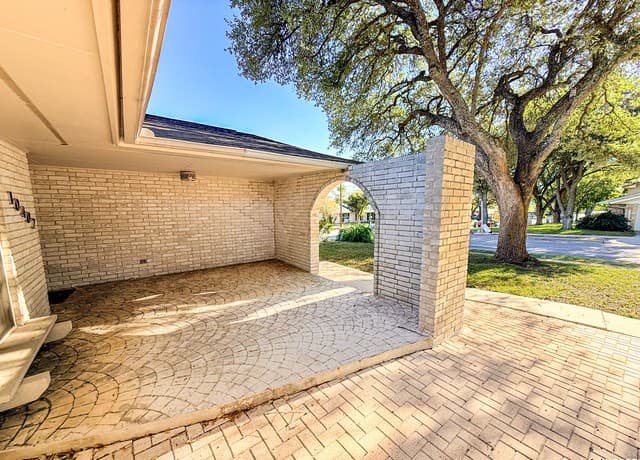 Home for sale at 10402 Redlawn Dr in San Antonio, TX — photo 4
