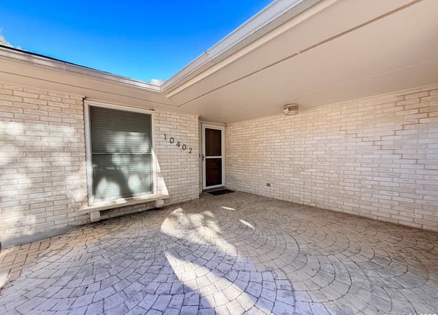Home for sale at 10402 Redlawn Dr in San Antonio, TX — photo 5
