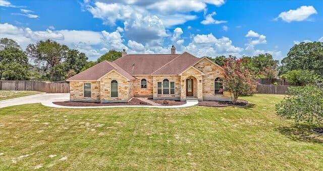 Home for sale at 160 Abrego Lake Dr in Floresville, TX — photo 4