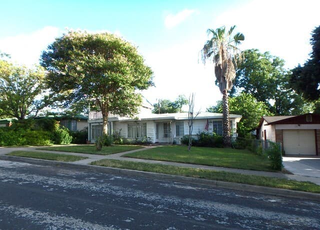 Home for sale at 455 Savannah Dr in San Antonio, TX — photo 2