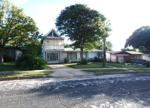 Home for sale at 455 Savannah Dr in San Antonio, TX — photo 3