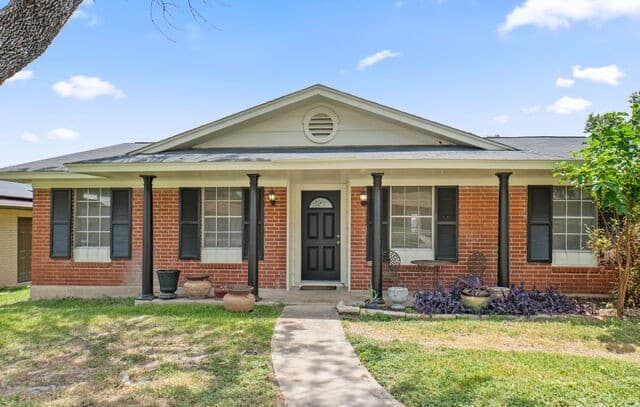 Home for sale at 710 Booth Dr in San Antonio, TX — photo 2