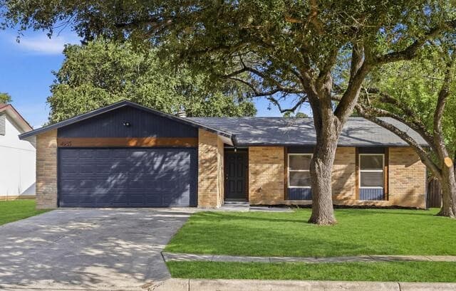 Home for sale at 4935 Grey Hawk Dr in San Antonio, TX — photo 2