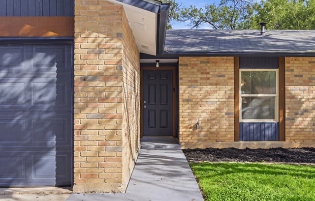 Home for sale at 4935 Grey Hawk Dr in San Antonio, TX — photo 4