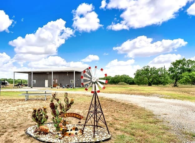 Home for sale at 757 Joy Ln in Floresville, TX — photo 2