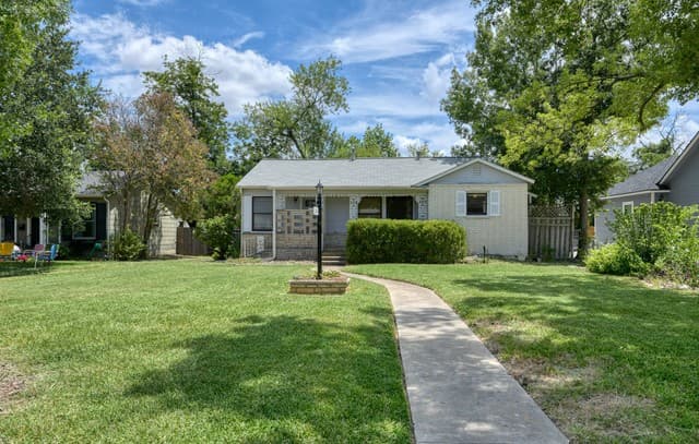 Home for sale at 144 Harmon Dr in San Antonio, TX — photo 1